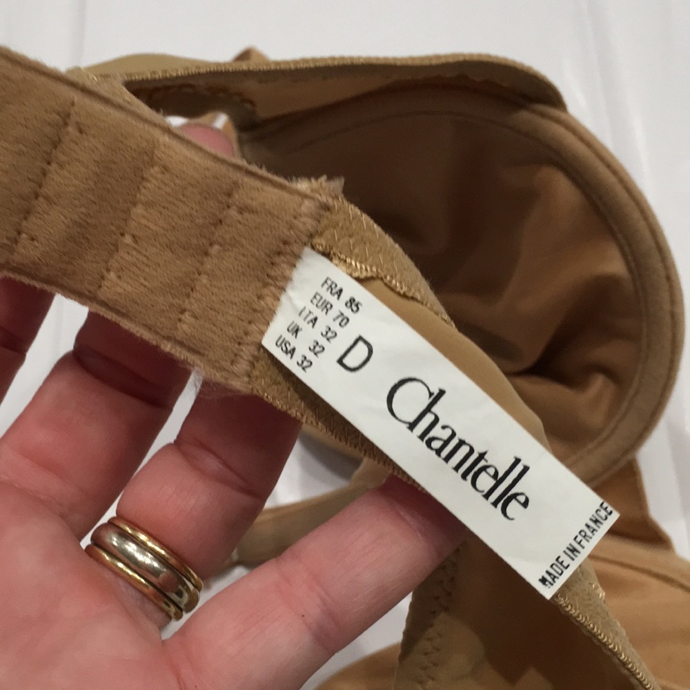 Chantelle 32D underwire bra barely used - Picture 6 of 6